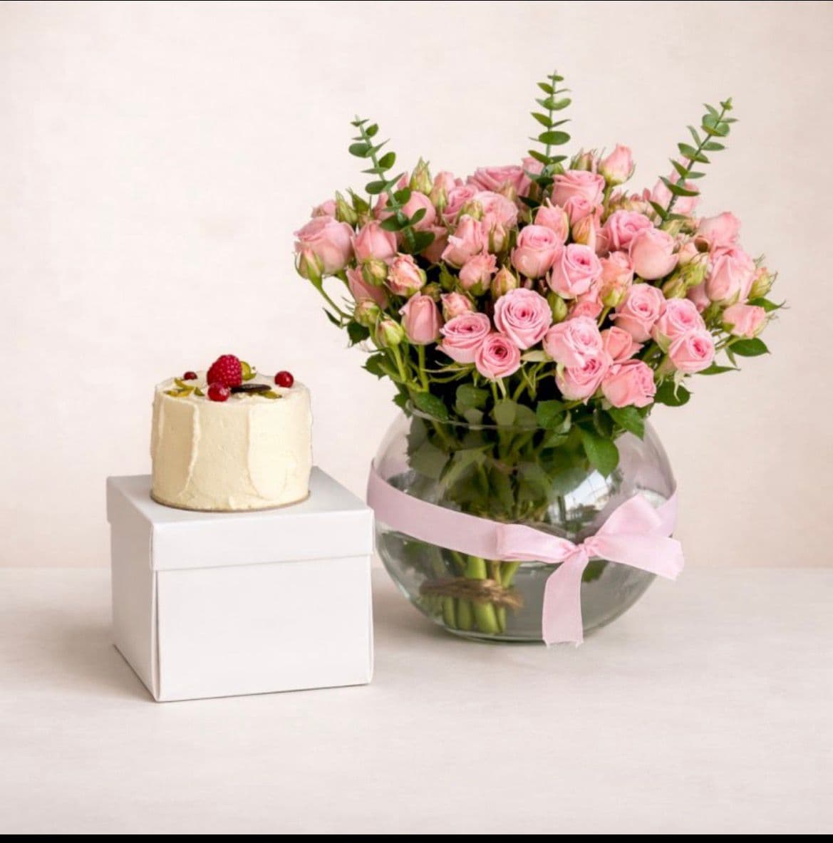 الكيك مع الورد